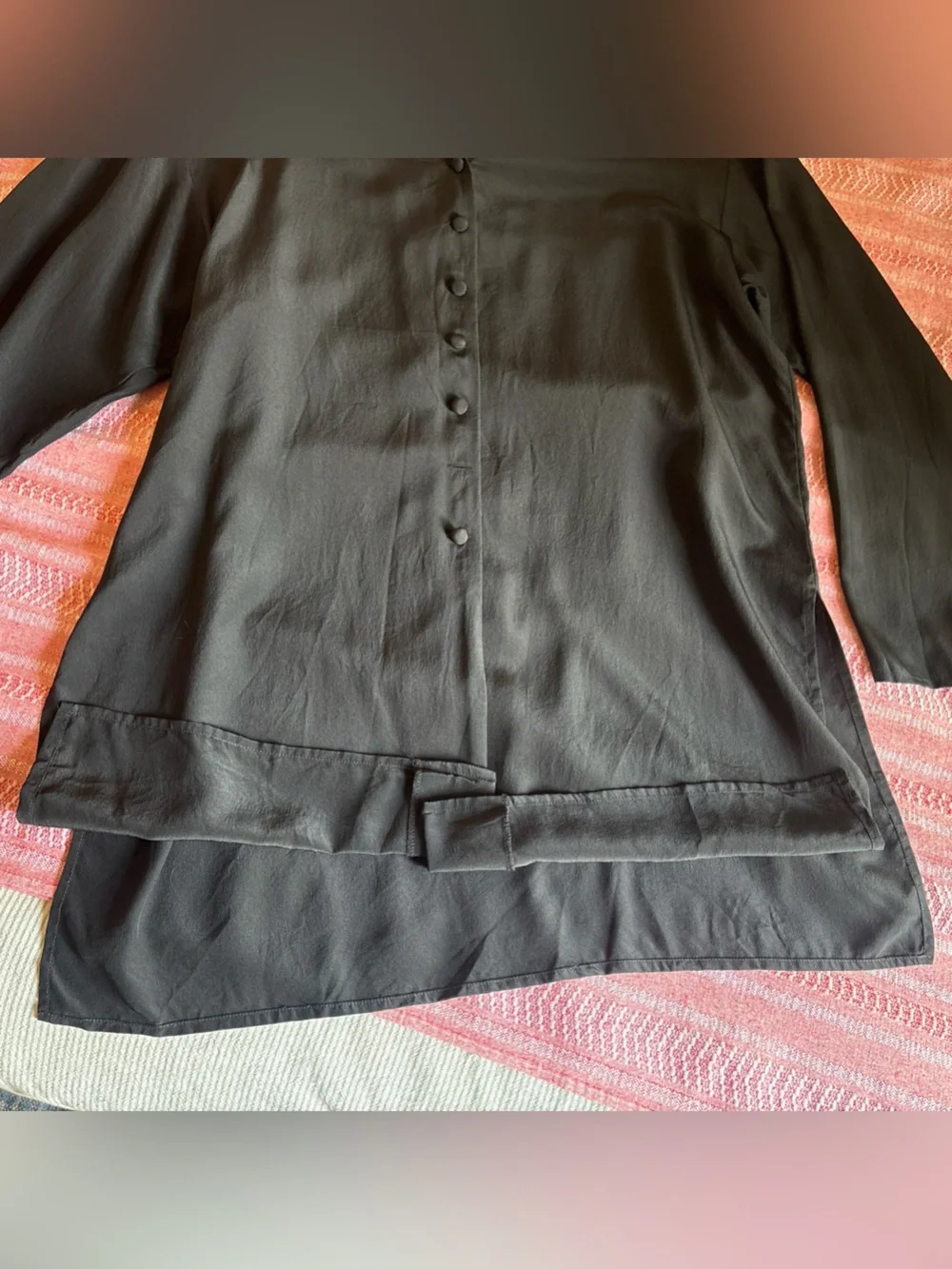 VTG 100% Silk Diane Von Furstenberg Black Long Sleeve Button-Front V-Neck Top